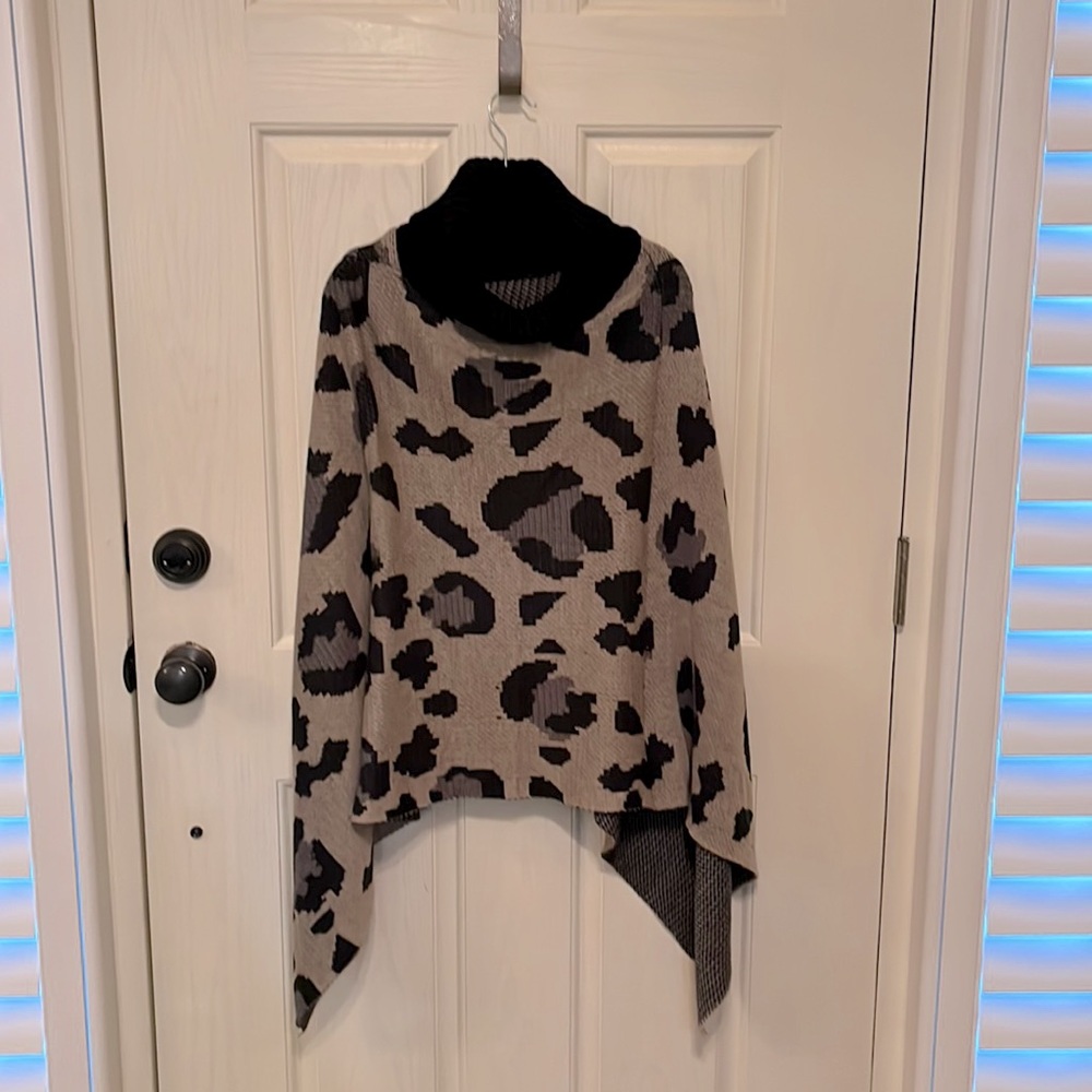 Leopard Poncho (One-Size) (102)